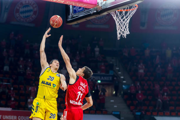 高层更替的 高层更替的